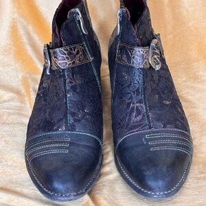 Elegant Black Patterned women’s boots